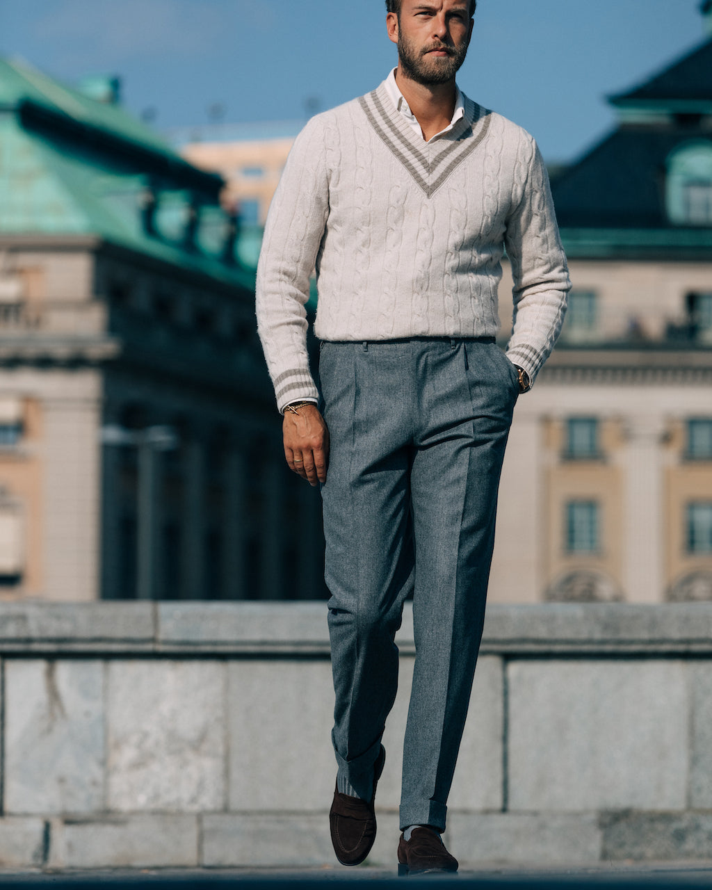 Pantaloni in flanella di lana colore grigio medio dal taglio regolare